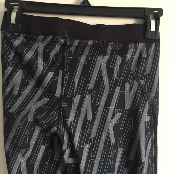 NIKE Graphic Print Grey Black HyperCool Leggings - Picture 10 of 11